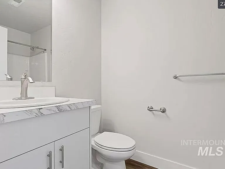 118 Holly Ave #B — Photo 15