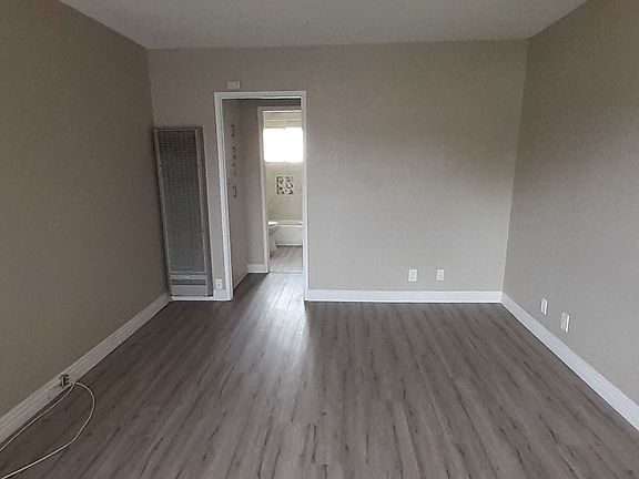 4th image of 956 Magnolia Ave #4525