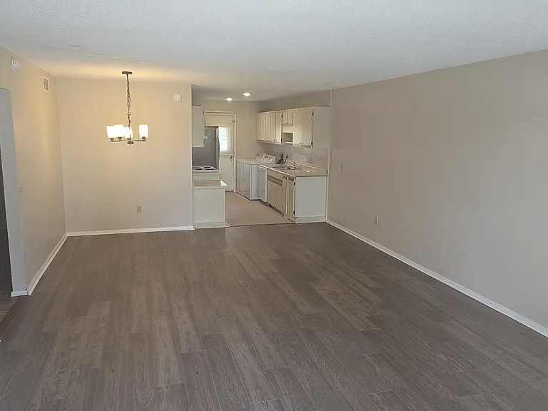 367 W Rosewood Ln — Photo 3