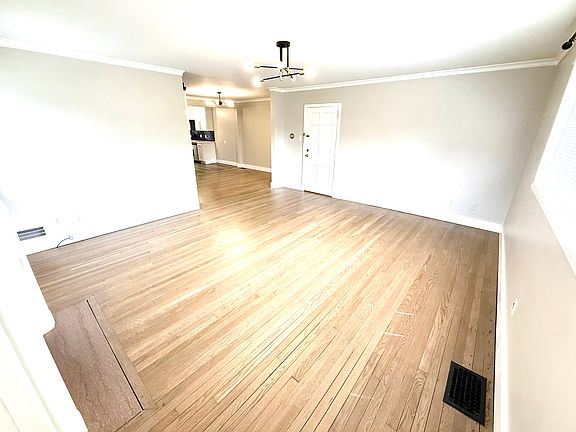 5th image of 1676 Westwood Ave #4