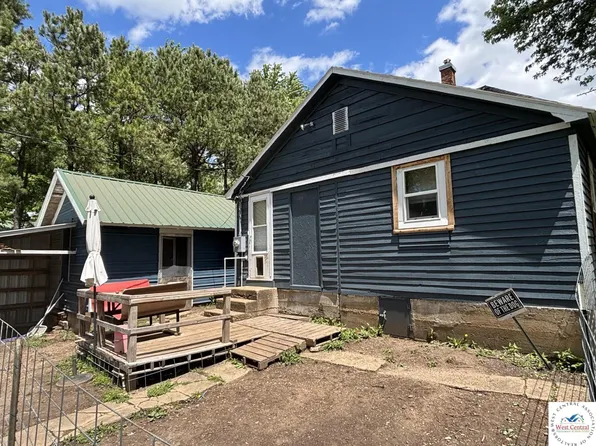 105 N Pine St, Cole Camp, MO 65325