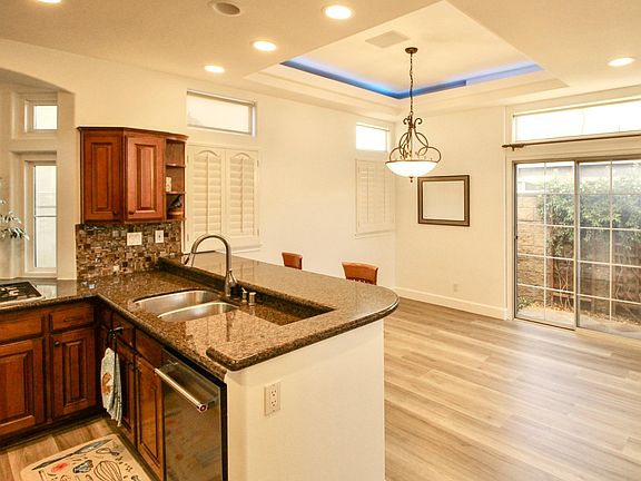 4th image of 2297 La Playa Dr N