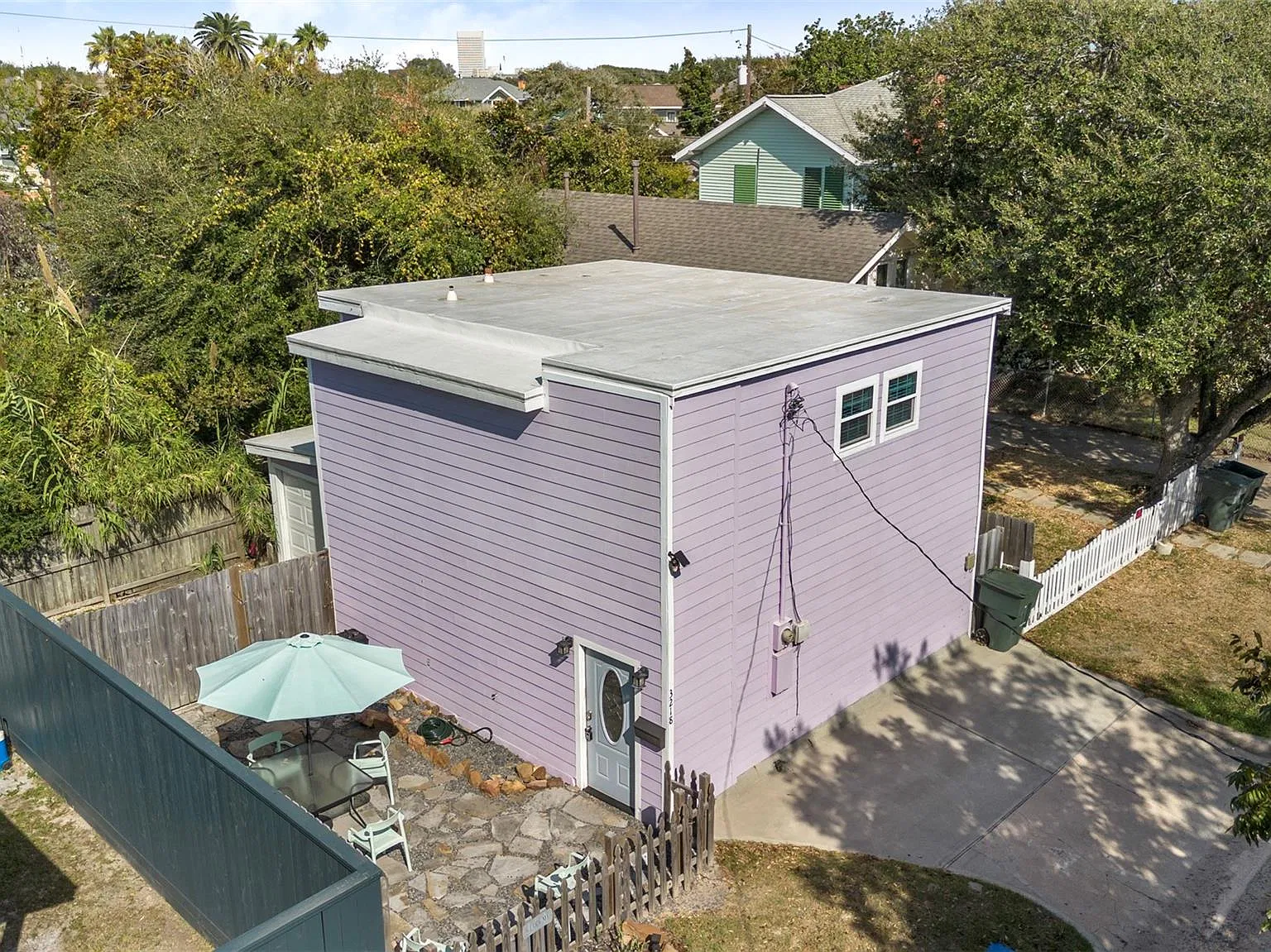 2 bed, 1.5 bath, 1171 sqft, $1,600 — Photo 3