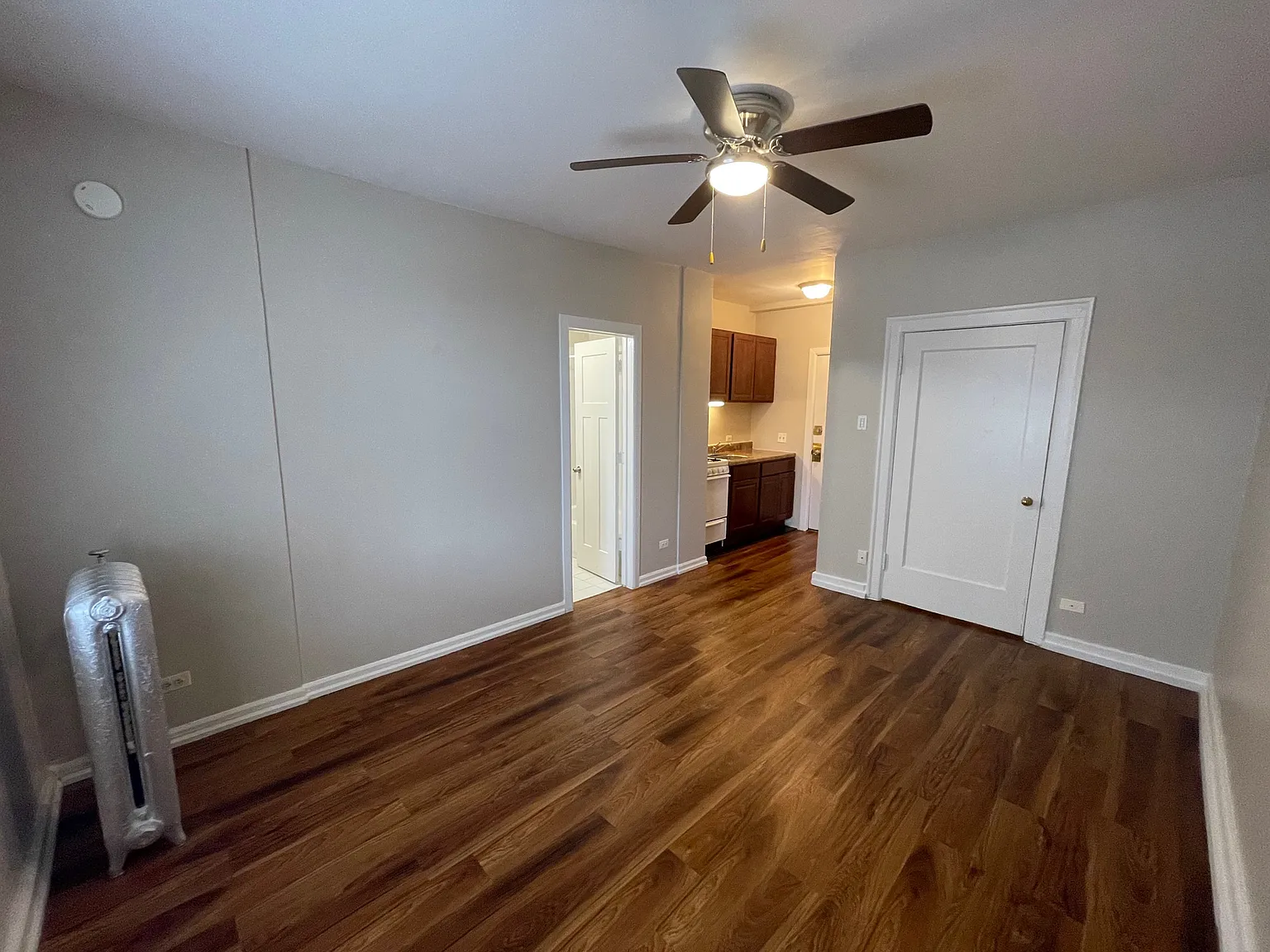 5129 S Harper Ave — Photo 2
