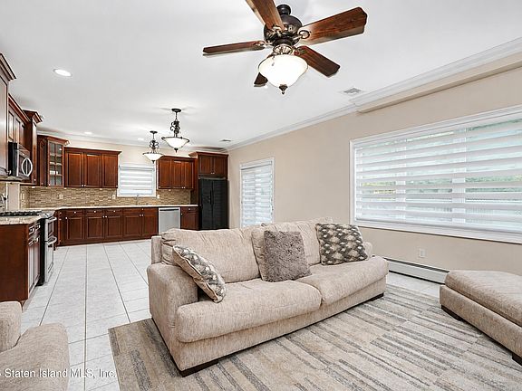 5th image of 15 Lundsten Ave