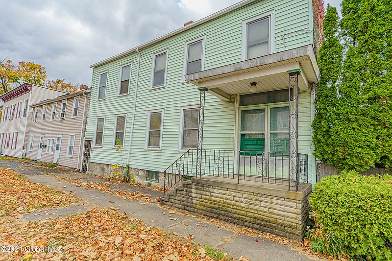 2nd image of 429 1st Avenue
