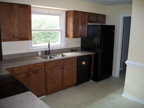 5th image of 5140 Hemlock Ave