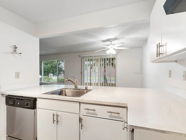 D Place Apartments — Photo 13