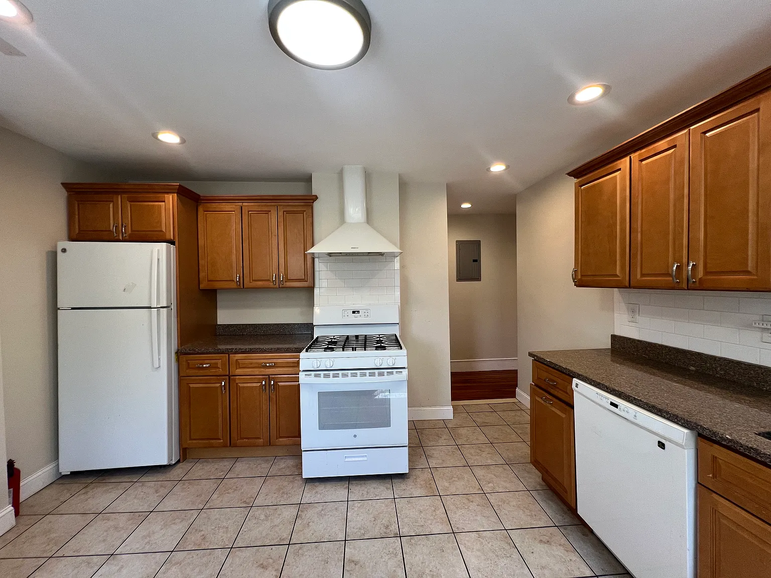 2 bed, 1100 sqft, $2,950 — Photo 2