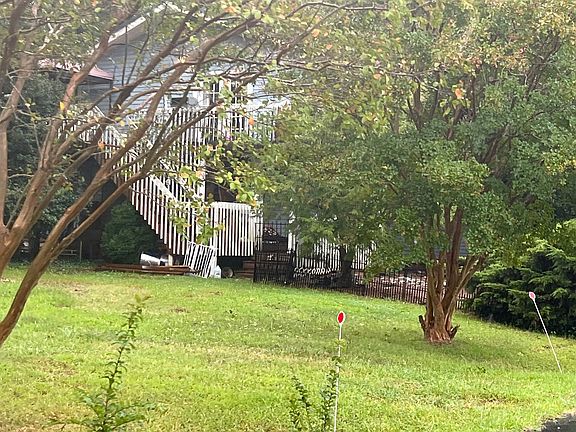 3rd image of 7850 Lucky Creek Ln