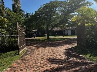 9990 SW 136th St, Miami, FL 33176