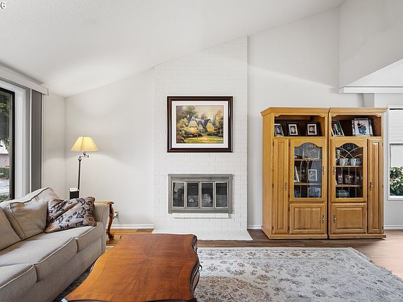 3rd image of 2318 SE Balboa Dr