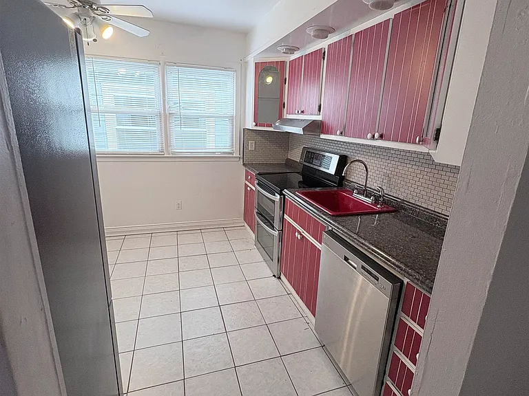 24 Colonial Dr #2 — Photo 8