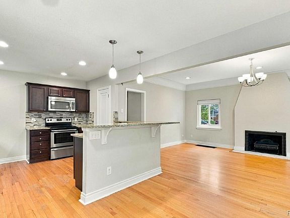 2nd image of 1410 Glencoe Street
