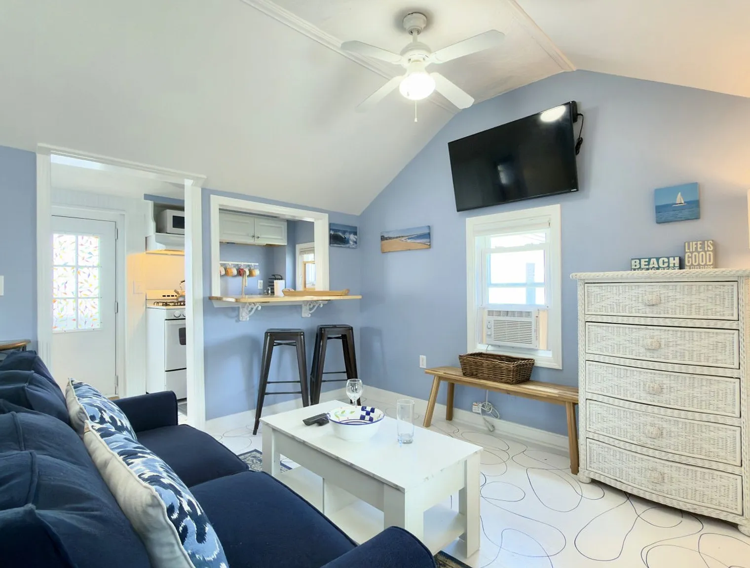 1 bed, 1.0 bath, 398 sqft, $3,362 — Photo 1