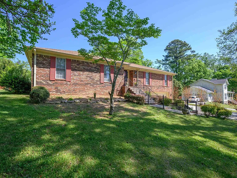 1828 Jacobs Ln — Photo 2