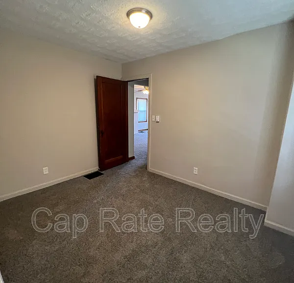 924 E 18th Ave — Photo 15