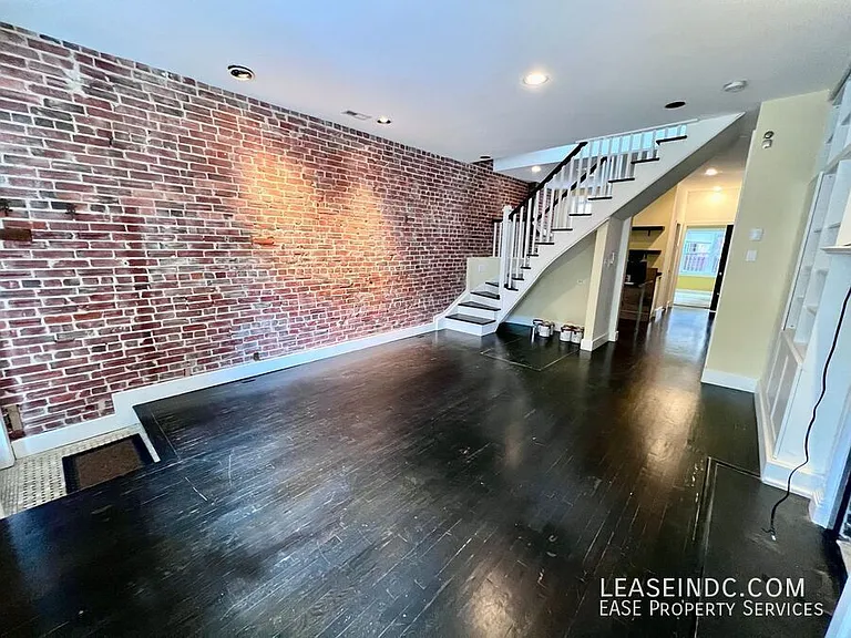 1906 9th St NW — Photo 3