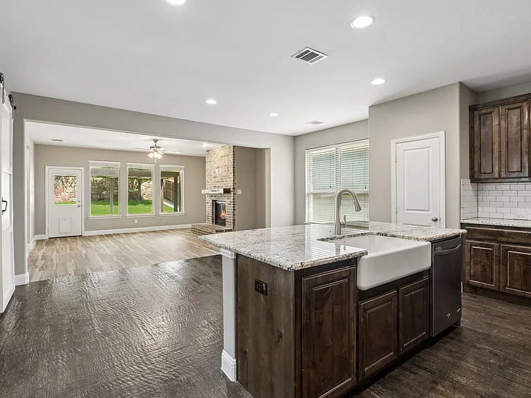 15424 Bluffdale Dr — Photo 5