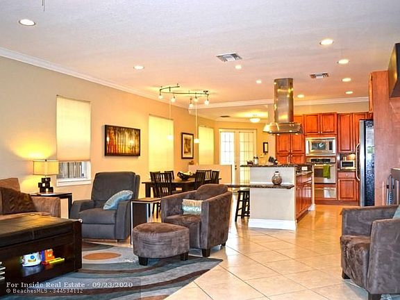 5th image of 411 SW 5th St #411