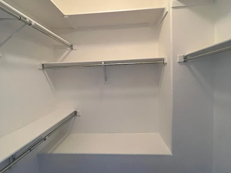 23140 York Ave — Photo 14
