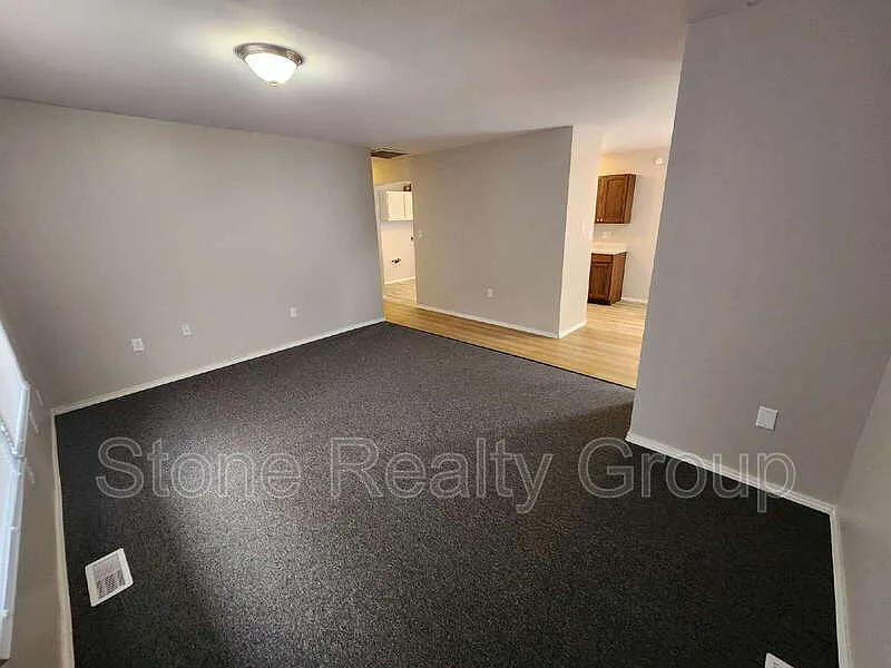 3 bed, 1.0 bath, $995 — Photo 4