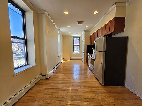 4th image of 221 56th St #2A