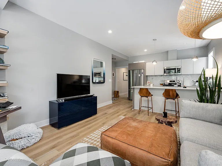 833 N Hoyne Ave #2S — Photo 7