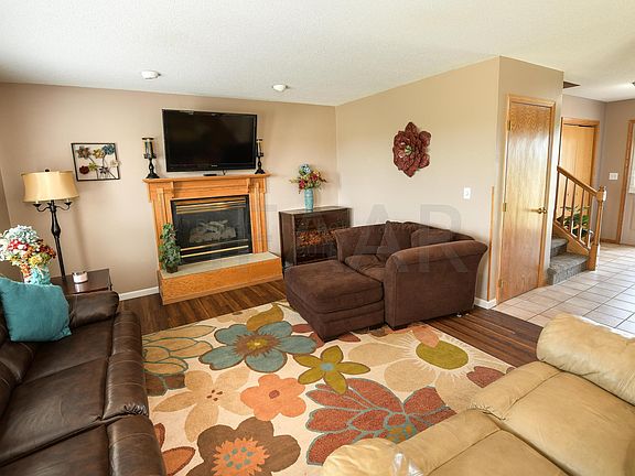 2nd image of 1095 Deer Trail Ln NE