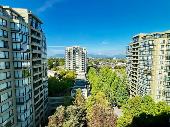 9099 Cook Rd #1205, Richmond, BC V6Y 4M1