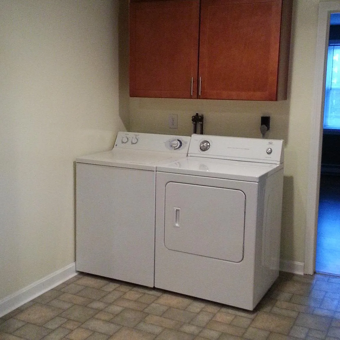3 bed, $2,100 — Photo 4