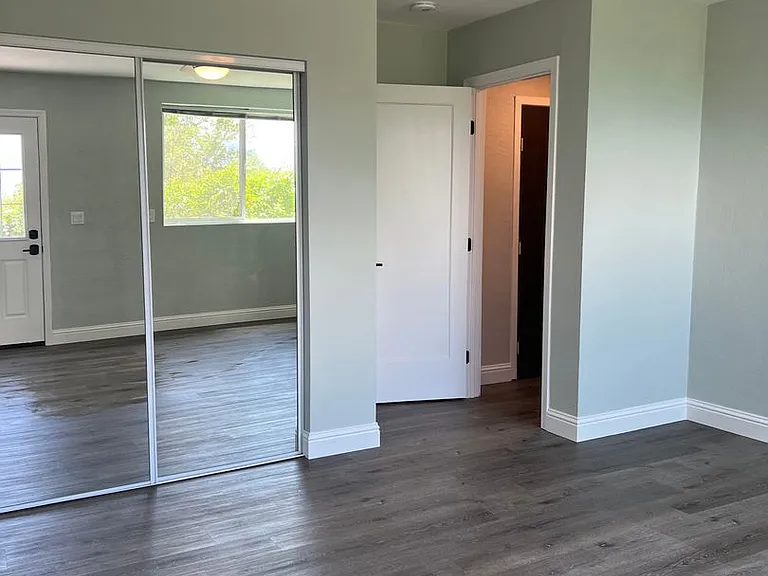7370 Pembroke Dr — Photo 18