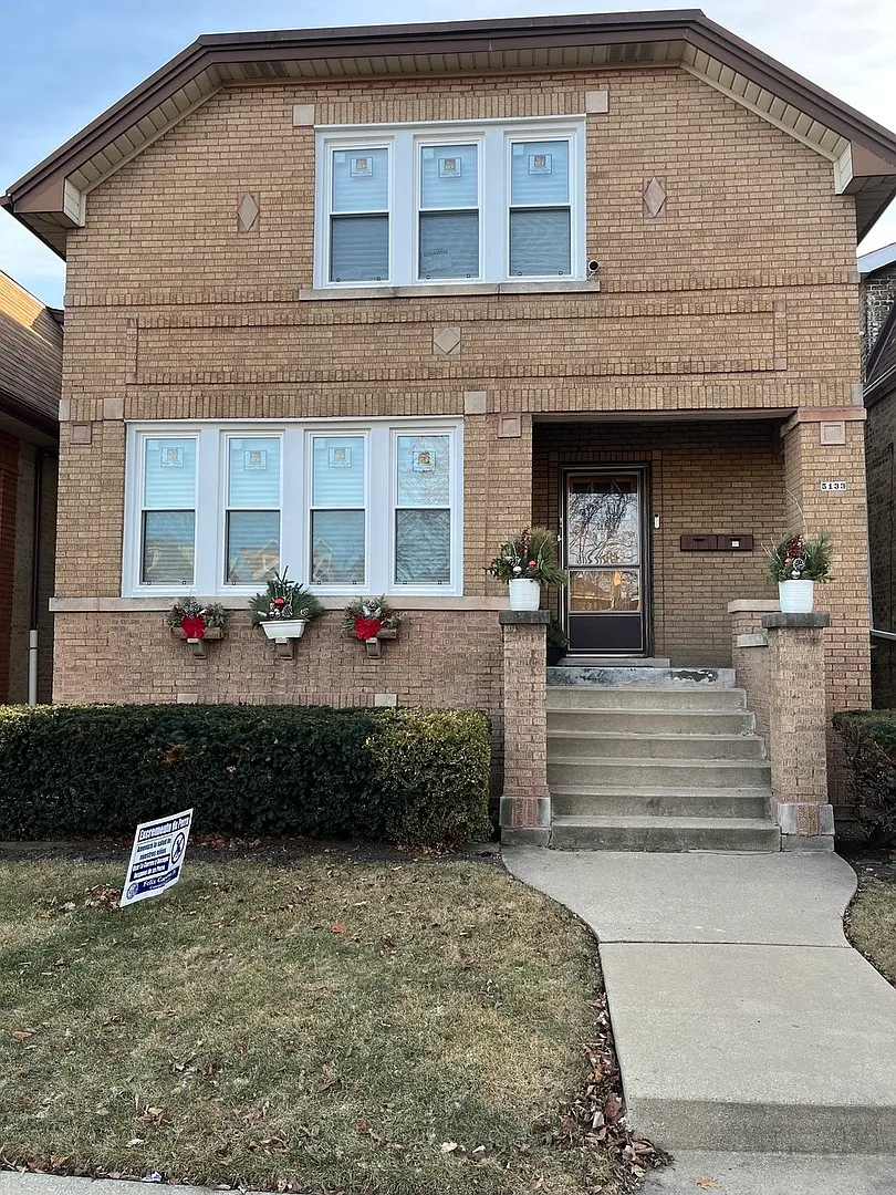 Building Photo - 5133 W Wrightwood Ave #2