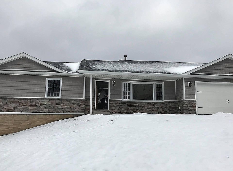1st image of 11 Dartmouth Dr