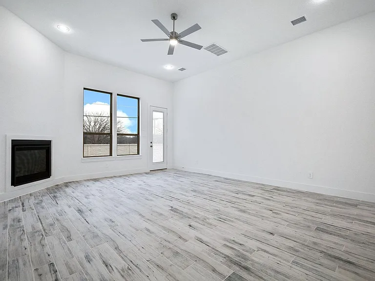 8218 Vitex Ave — Photo 16