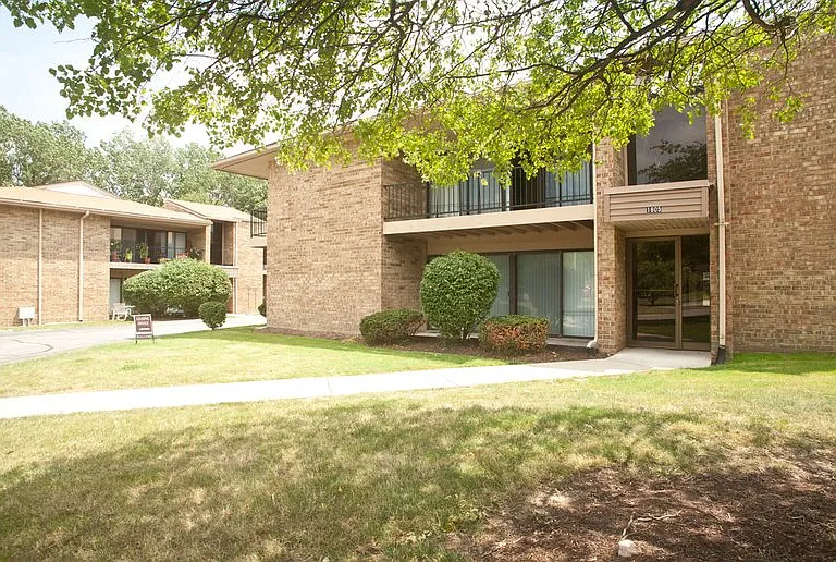 Hawthorne Hills — Photo 13