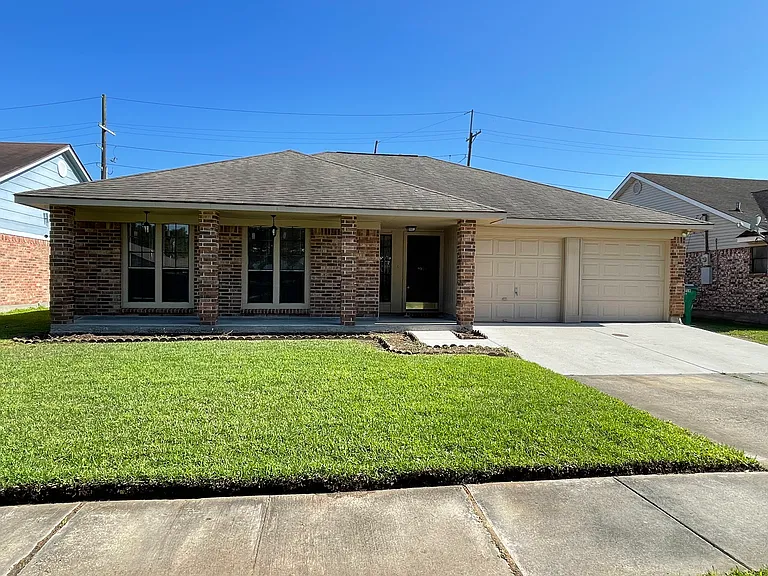 1916 Sugarloaf Dr — Photo 1
