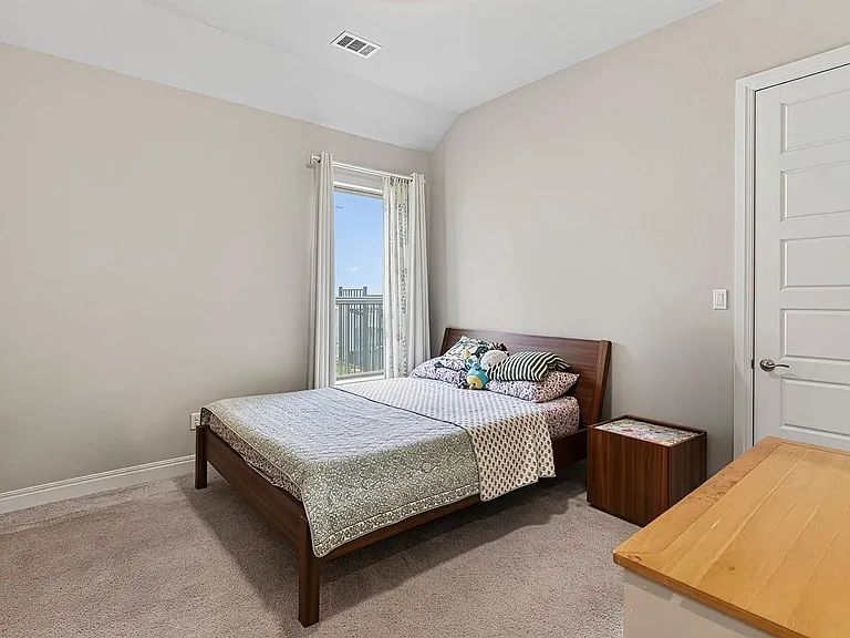 402 Gulfton St — Photo 20