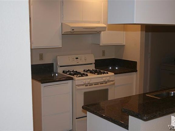 3rd image of 736 Venwood Ave