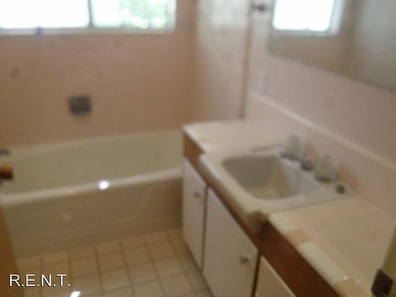 5th image of 655 E Downington Ave