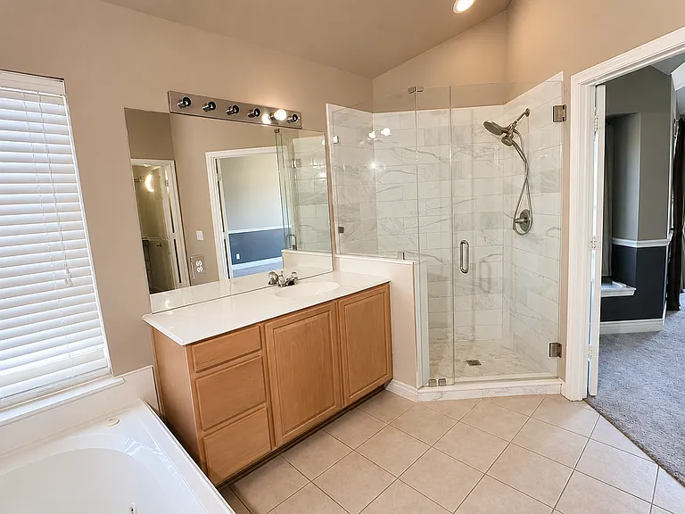 7447 Ravenhill Dr — Photo 3