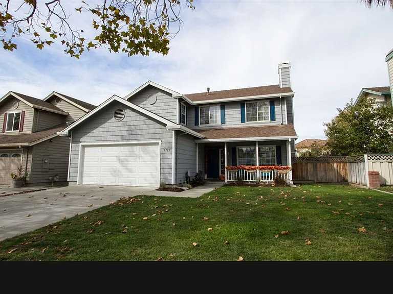 1715 Burlington Dr — Photo 1