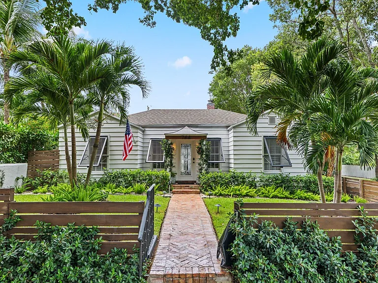 744 Sunset Rd — Photo 1