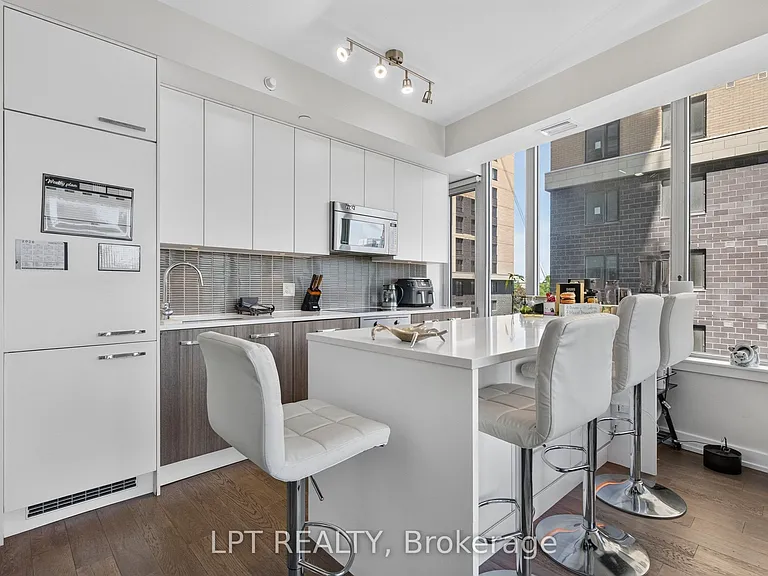 111 Champagne Ave S #307 — Photo 7