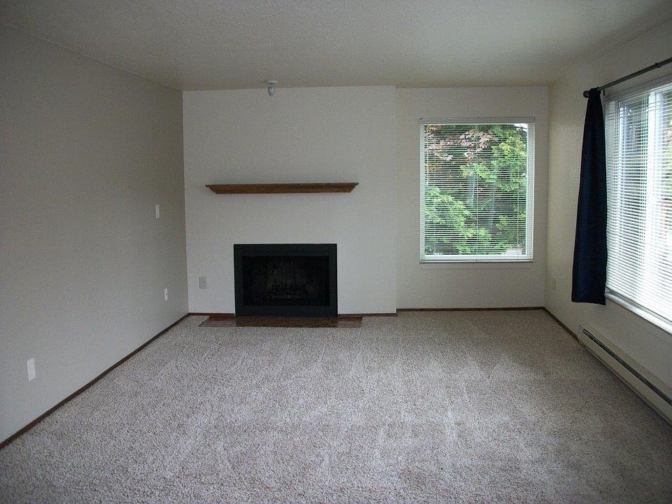 1st image of 11250 Greenwood Ave N APT 101