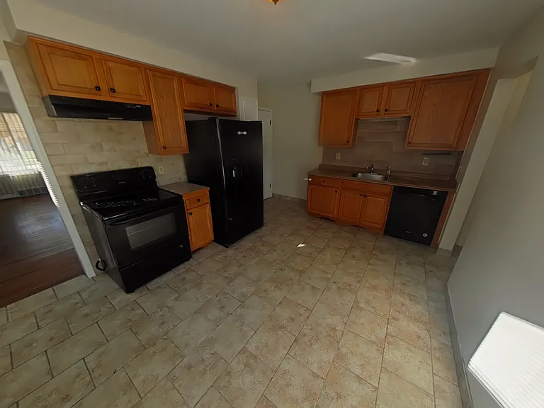 26200 Pinehurst St — Photo 3