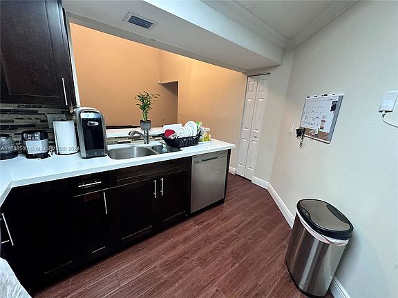 4th image of 9417 Fontainebleau Blvd