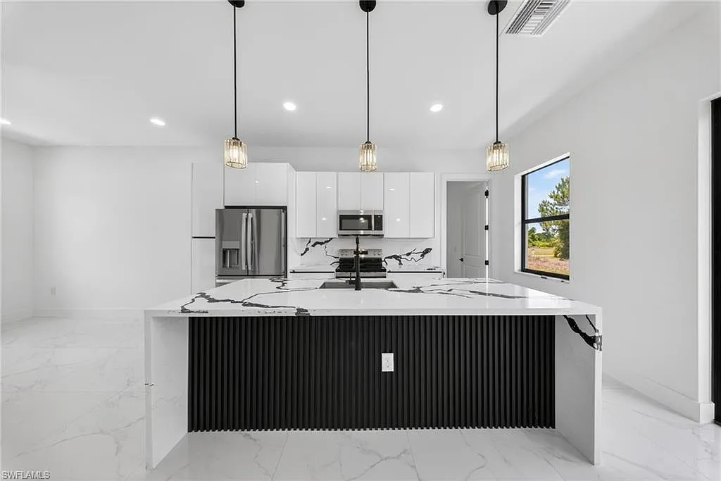 3 bed, 3.0 bath, 1061 sqft, $1,750 — Photo 4