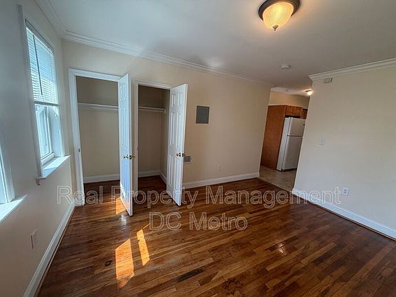 5th image of 1924 E St NE APT A
