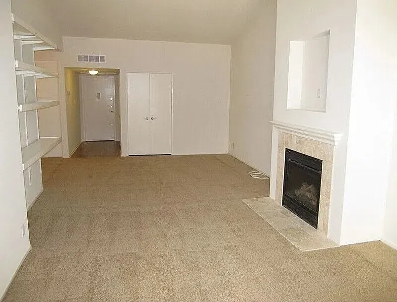 1 bed, 2.0 bath, 908 sqft, $2,099 — Photo 4